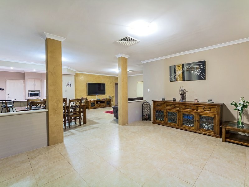 8 Philadelphia Parade, Canning Vale WA 6155