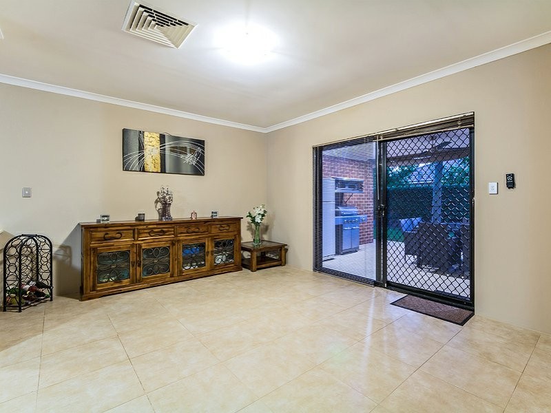 8 Philadelphia Parade, Canning Vale WA 6155