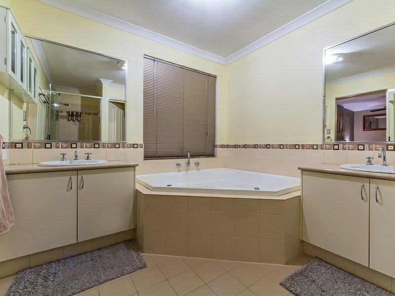 8 Philadelphia Parade, Canning Vale WA 6155