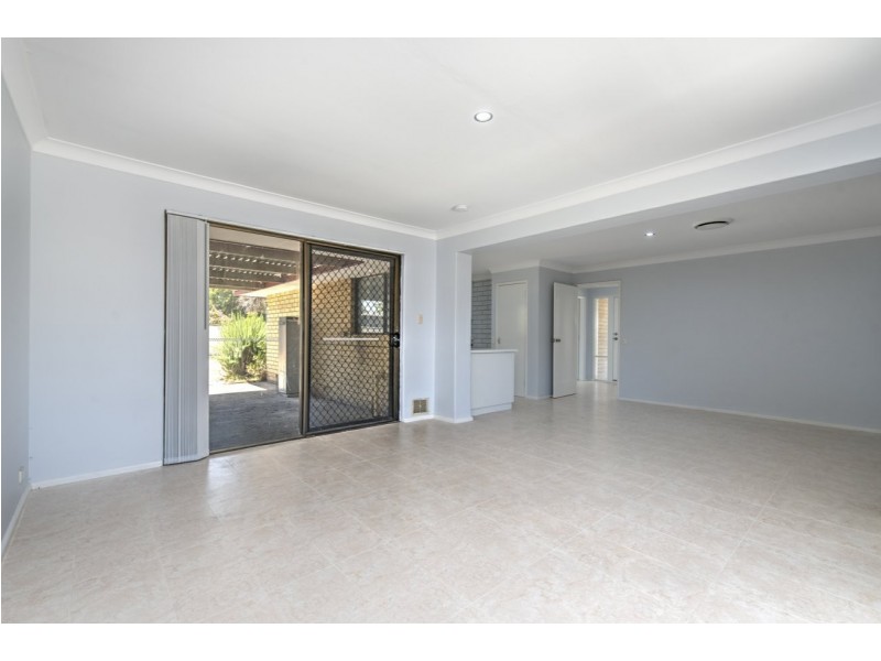 12 Hayes Court, Thornlie WA 6108