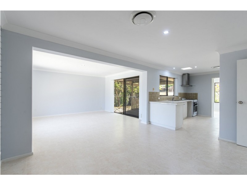 12 Hayes Court, Thornlie WA 6108