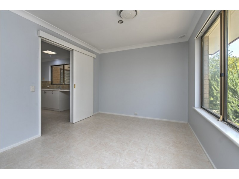 12 Hayes Court, Thornlie WA 6108