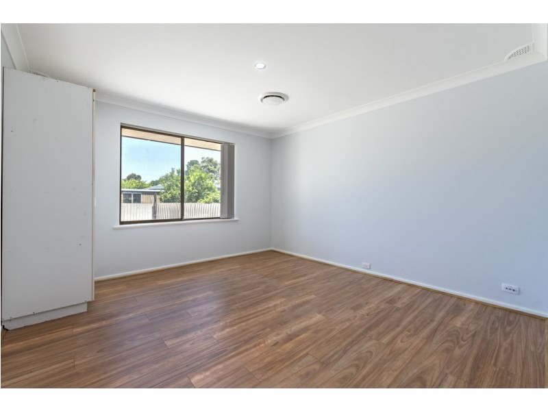 12 Hayes Court, Thornlie WA 6108