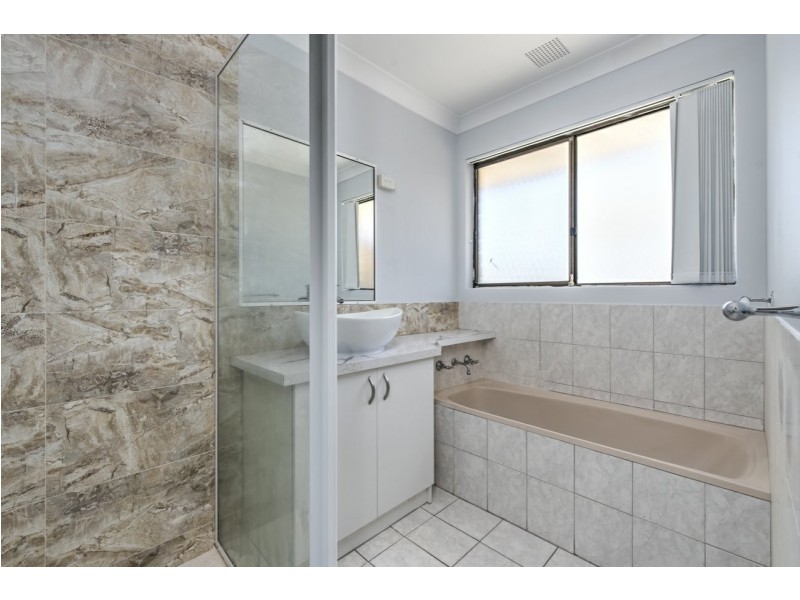 12 Hayes Court, Thornlie WA 6108