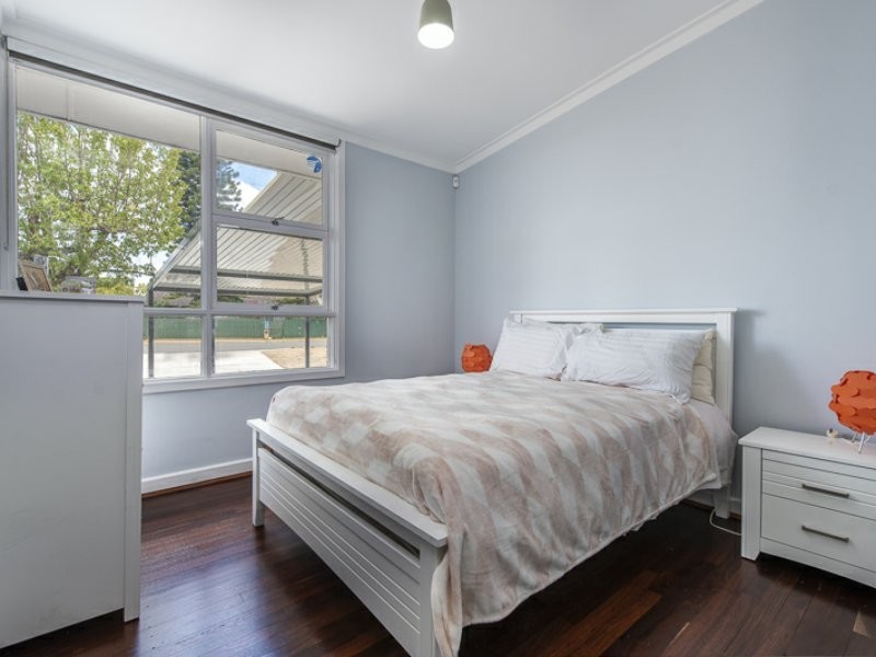 28 Kenmare Avenue, Thornlie WA 6108