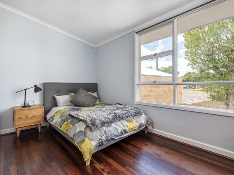 28 Kenmare Avenue, Thornlie WA 6108