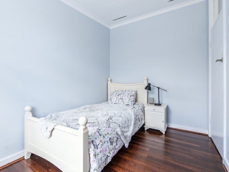 28 Kenmare Avenue, Thornlie WA 6108