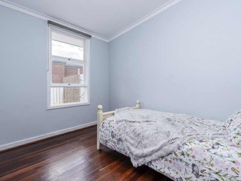 28 Kenmare Avenue, Thornlie WA 6108