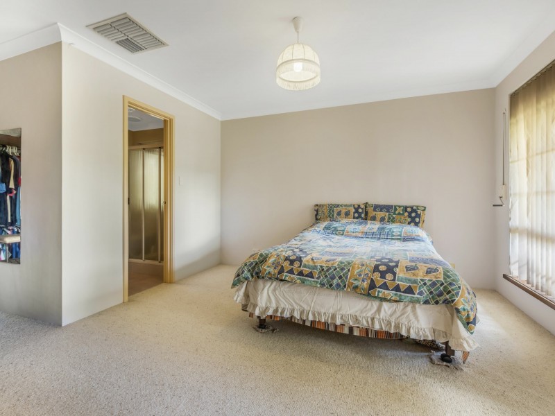 7 Holden Road, Roleystone WA 6111