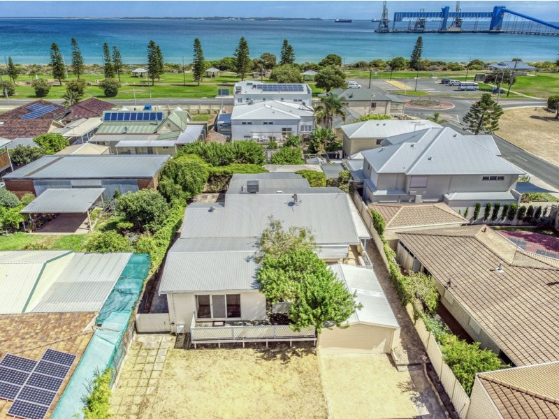 212 Kent Street, Rockingham WA 6168