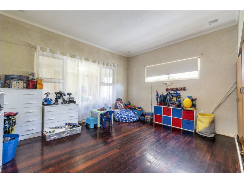 212 Kent Street, Rockingham WA 6168