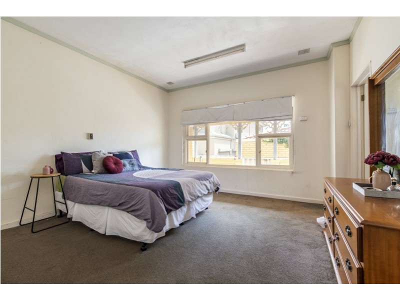 212 Kent Street, Rockingham WA 6168