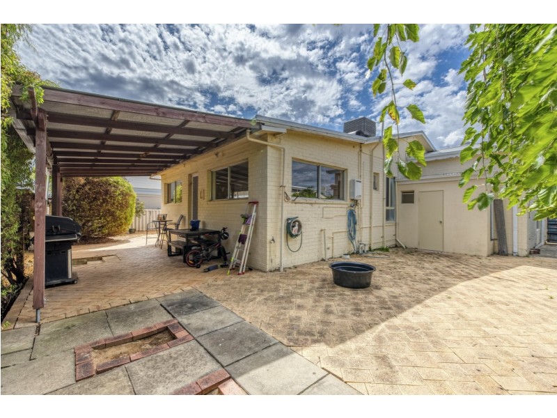 212 Kent Street, Rockingham WA 6168