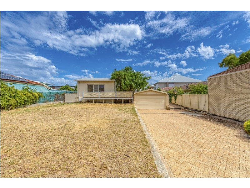 212 Kent Street, Rockingham WA 6168