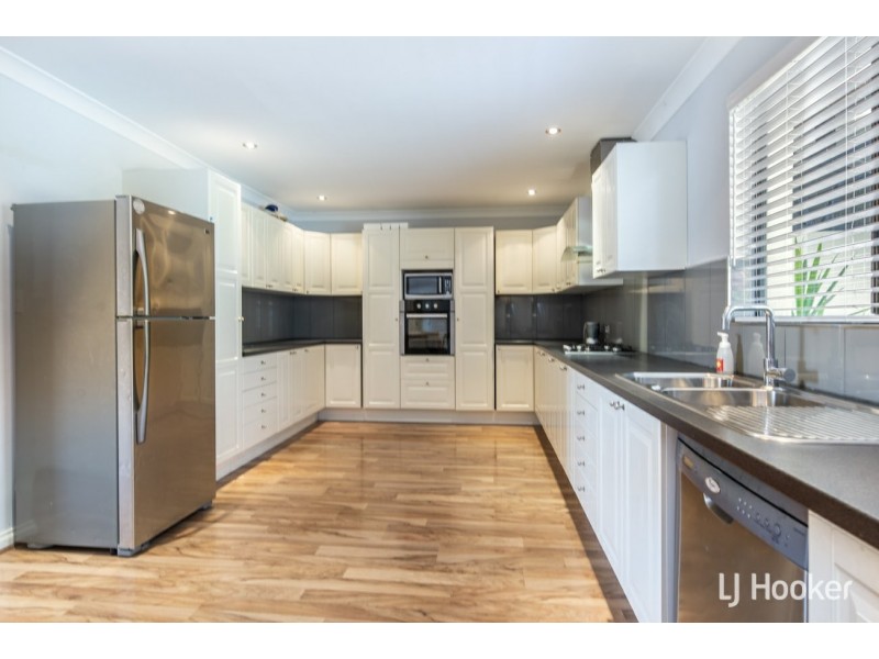 30 Ningaloo Way, Thornlie WA 6108