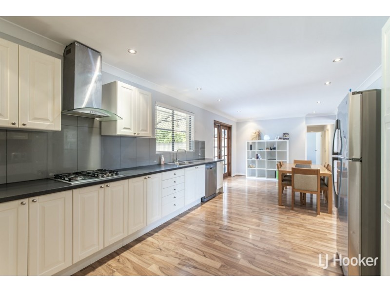 30 Ningaloo Way, Thornlie WA 6108