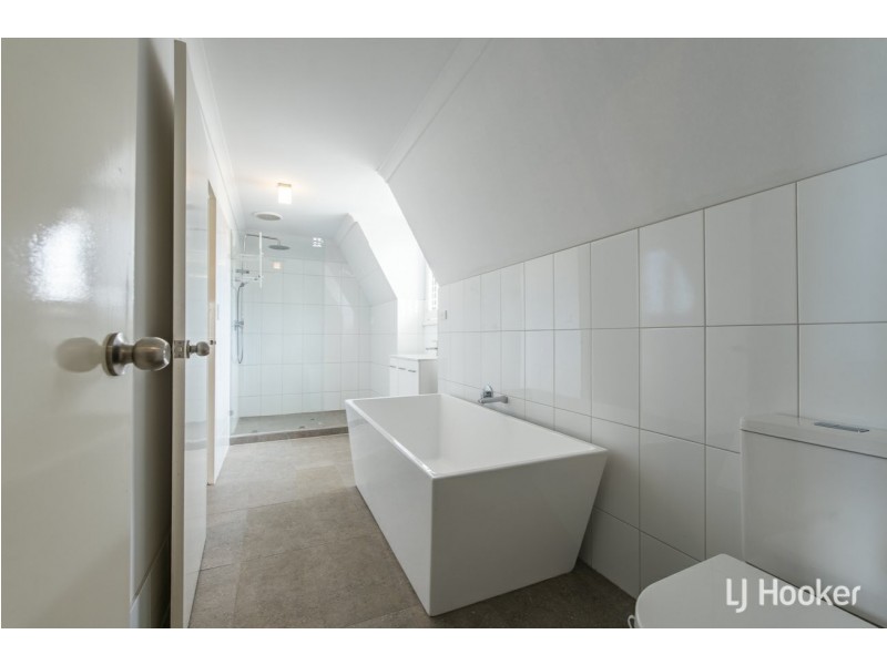 30 Ningaloo Way, Thornlie WA 6108