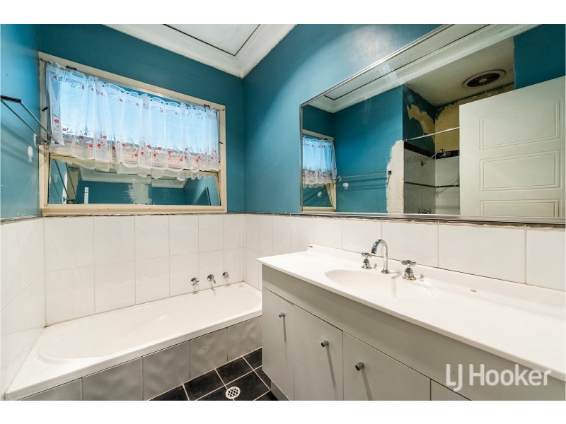 4 Yale Road, Thornlie WA 6108