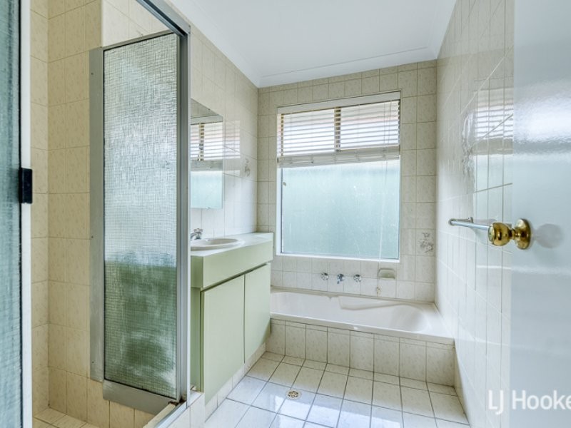 42 Explorer Drive, Thornlie WA 6108