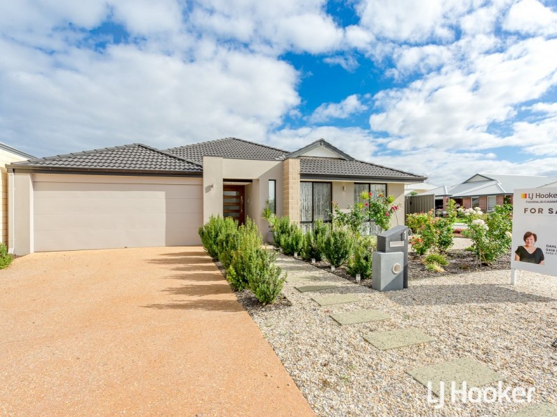 1 Topiary Avenue, Piara Waters WA 6112