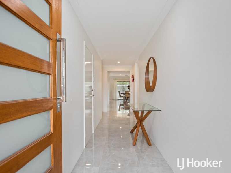 1 Topiary Avenue, Piara Waters WA 6112