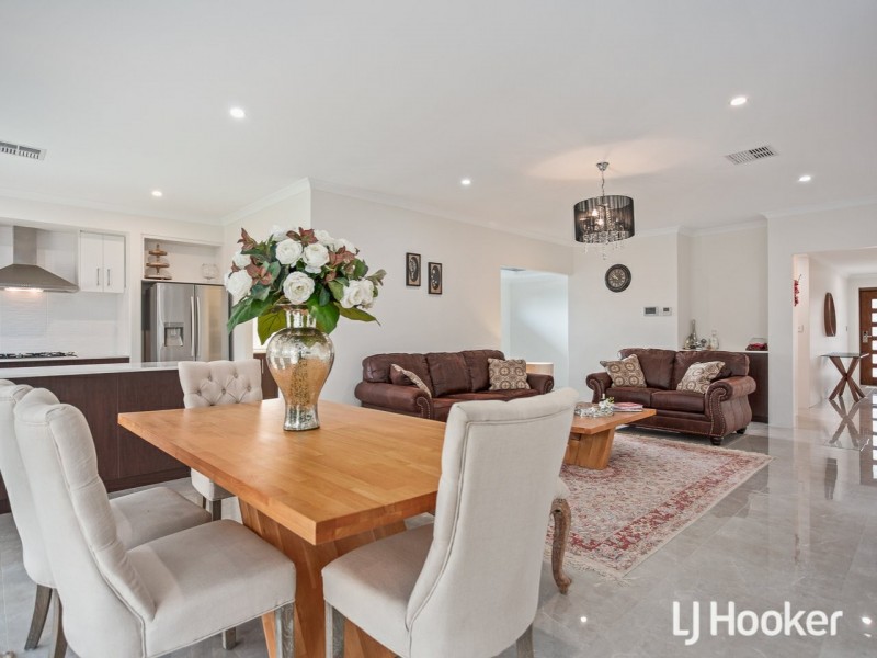 1 Topiary Avenue, Piara Waters WA 6112