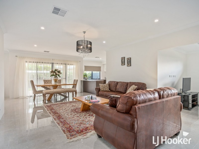 1 Topiary Avenue, Piara Waters WA 6112