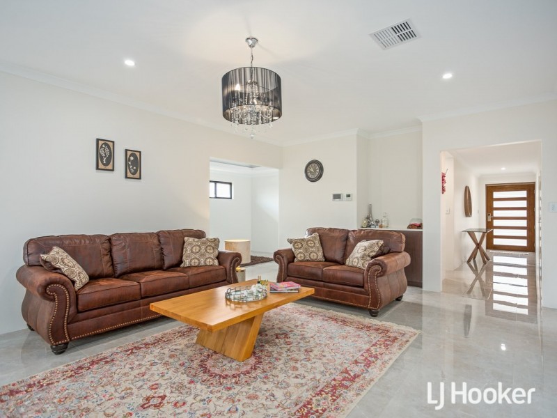 1 Topiary Avenue, Piara Waters WA 6112