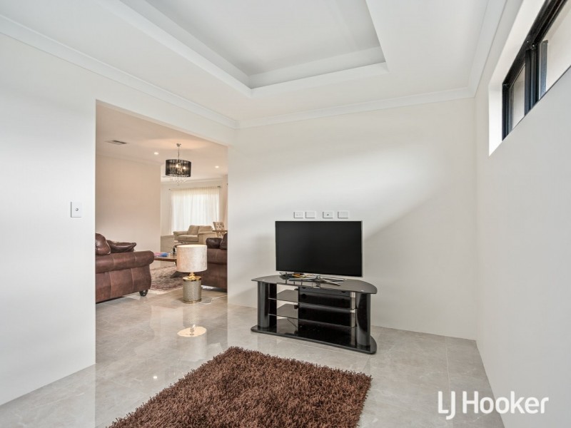 1 Topiary Avenue, Piara Waters WA 6112