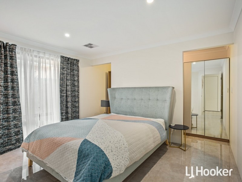 1 Topiary Avenue, Piara Waters WA 6112