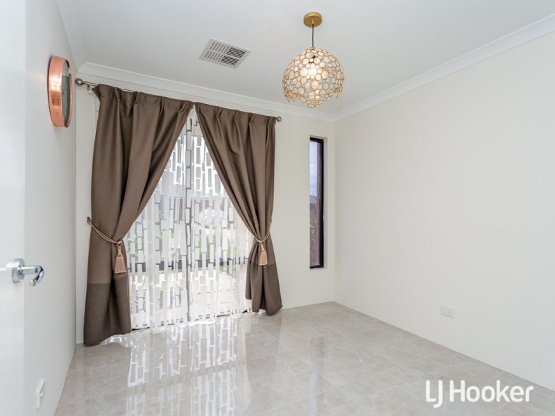 1 Topiary Avenue, Piara Waters WA 6112