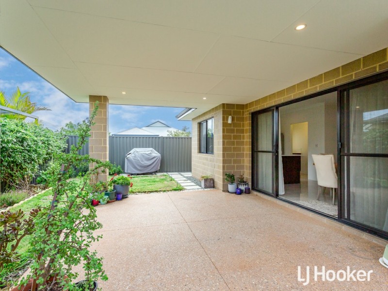 1 Topiary Avenue, Piara Waters WA 6112