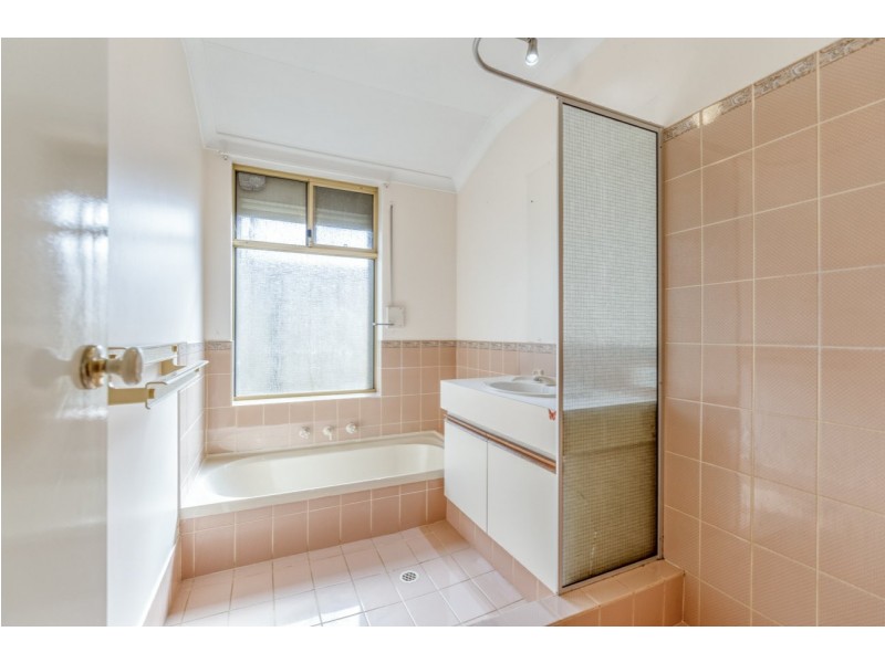 63 Inverness Circle, Camillo WA 6111