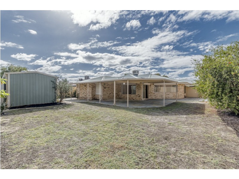 63 Inverness Circle, Camillo WA 6111