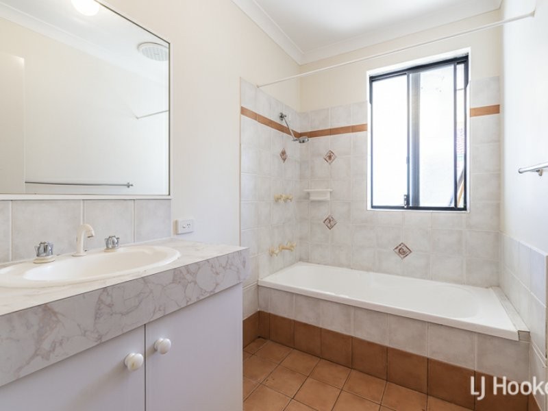 34 Reveley Close, Seville Grove WA 6112
