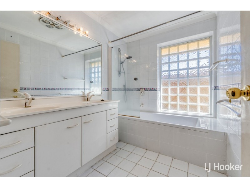 4 Mercer Place, Thornlie WA 6108