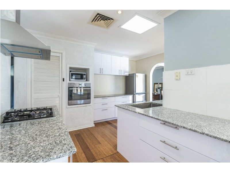 14 McLeish Place, Thornlie WA 6108