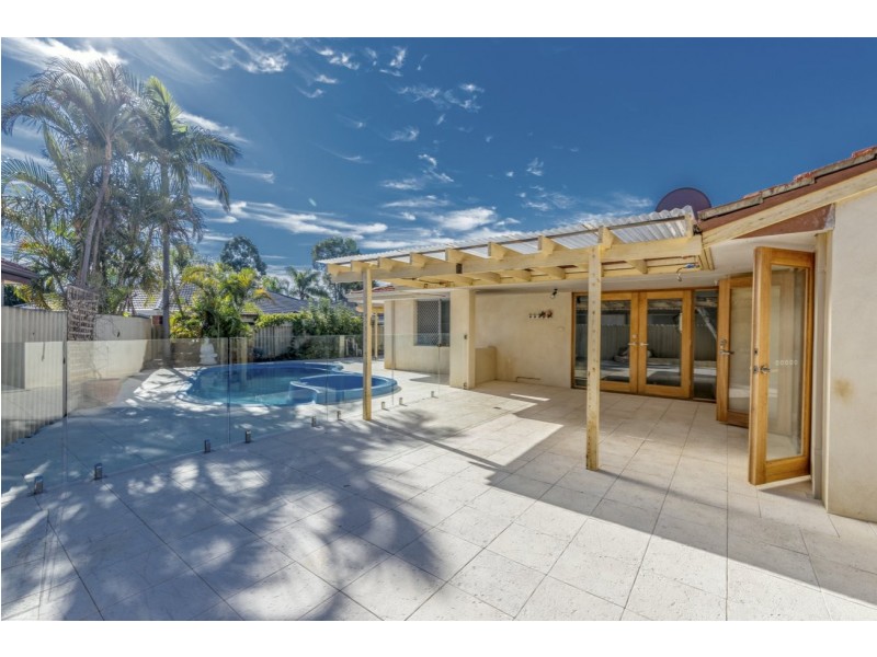 14 McLeish Place, Thornlie WA 6108