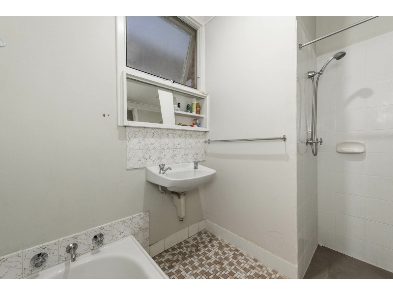 12 Earls Court, Thornlie WA 6108