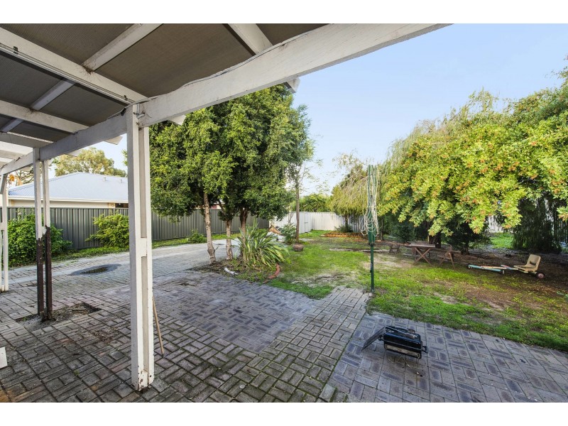12 Earls Court, Thornlie WA 6108