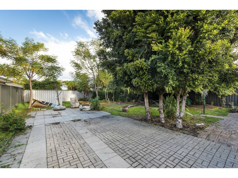 12 Earls Court, Thornlie WA 6108