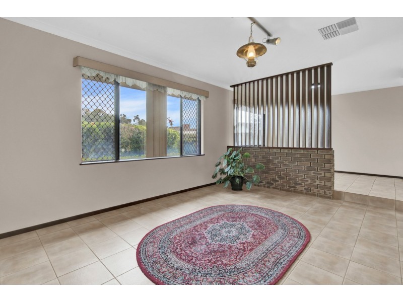 28 Wateredge Road, Thornlie WA 6108