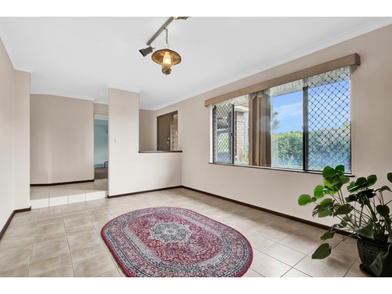 28 Wateredge Road, Thornlie WA 6108