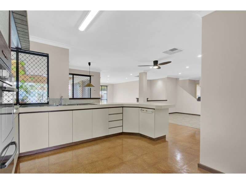 28 Wateredge Road, Thornlie WA 6108
