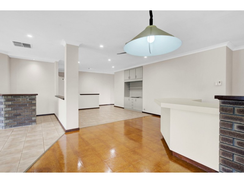 28 Wateredge Road, Thornlie WA 6108