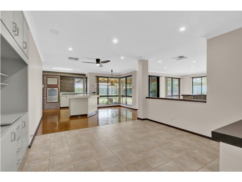 28 Wateredge Road, Thornlie WA 6108