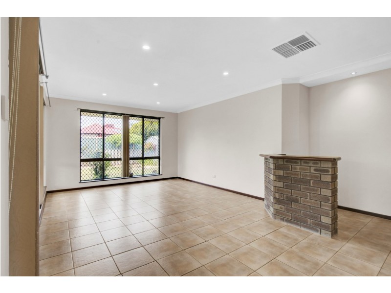 28 Wateredge Road, Thornlie WA 6108