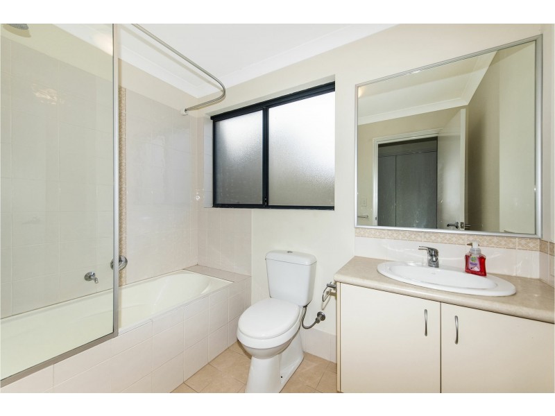 8/64 Sixth Road, Armadale WA 6112