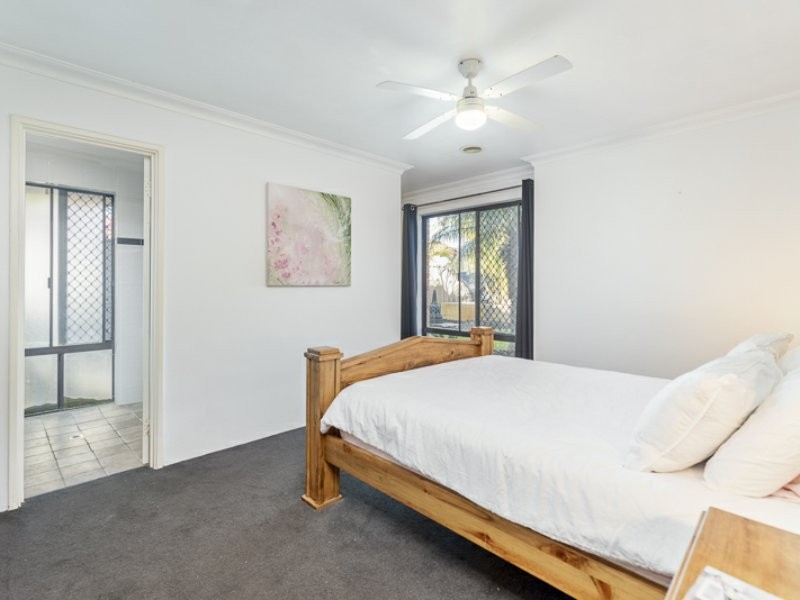 10 Bottlebrush Drive, Thornlie WA 6108