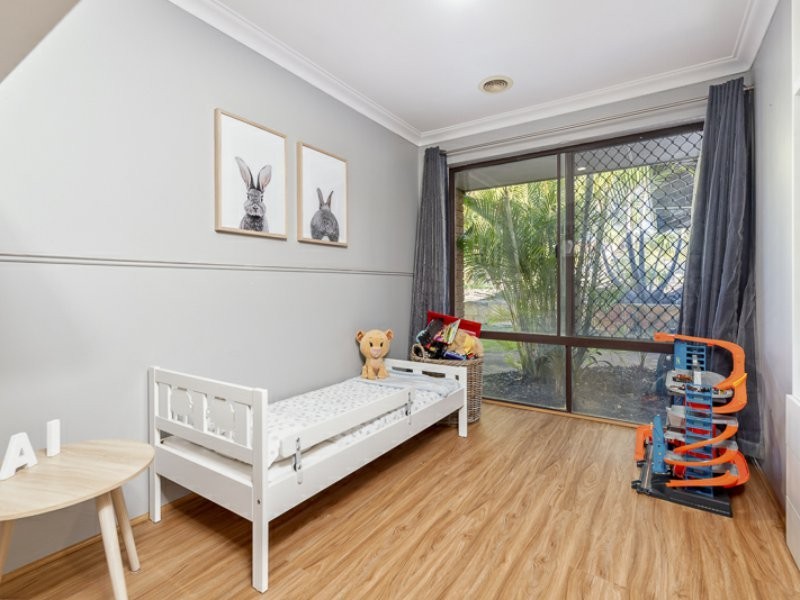 10 Bottlebrush Drive, Thornlie WA 6108